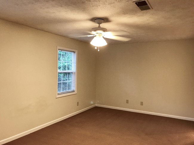 Building Photo - 330 Winding River Dr