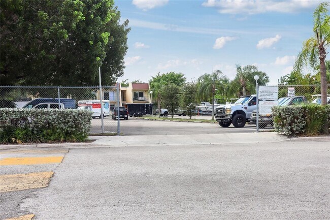 Building Photo - 13720 SW 90th Ave