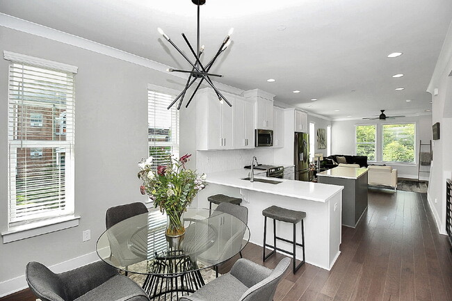 Building Photo - End Unit in SOUTH END