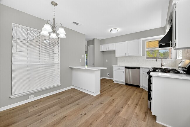 Building Photo - 3111 Timber View Dr