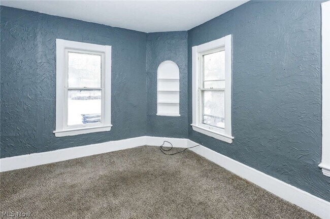 Building Photo - 2142 W 105th St