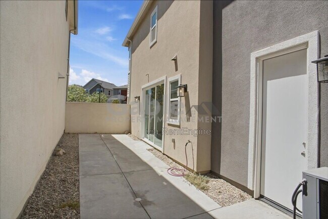 Building Photo - 27477 Boulderview Way