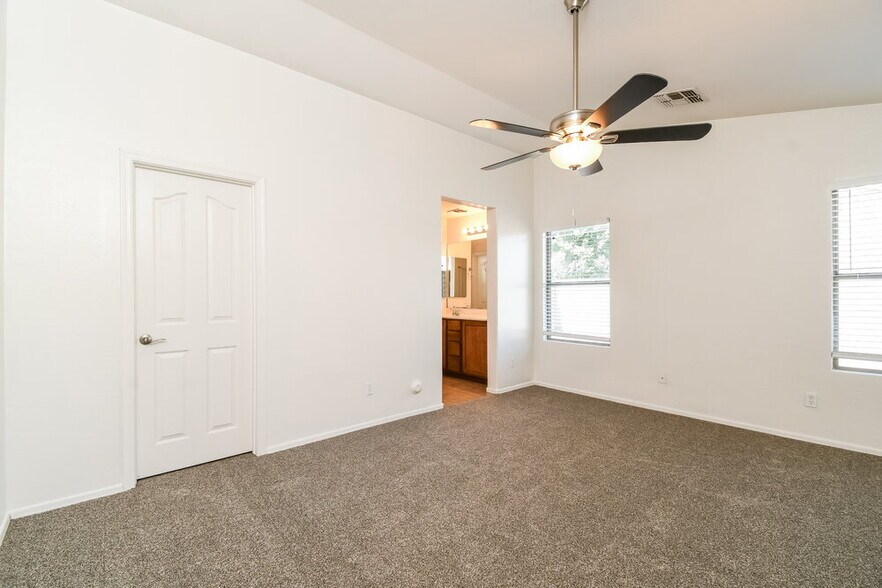 Building Photo - 1674 W Corriente Dr