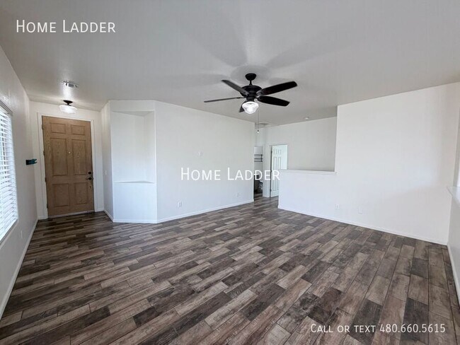 Building Photo - 915 East Gold Dust Way