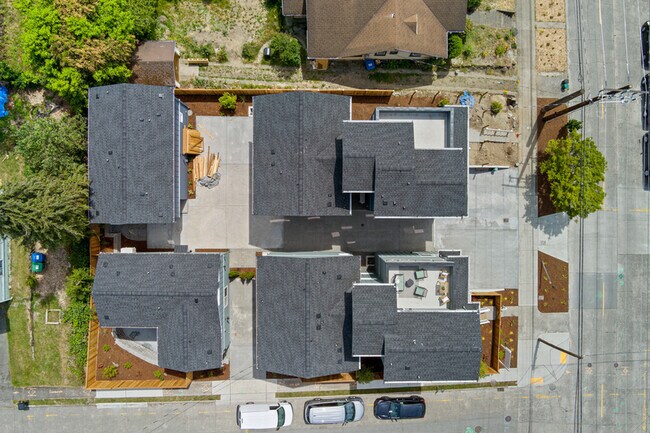 Building Photo - 4142 3rd Ave NW