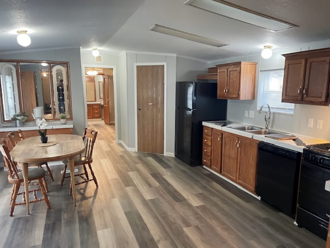 Building Photo - 37 Village Ct