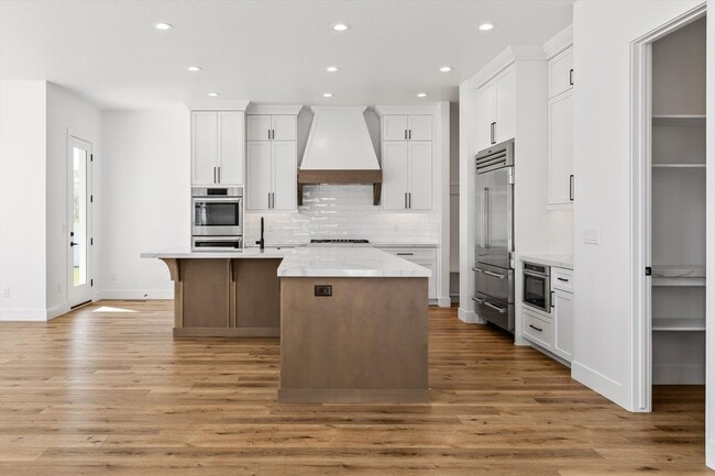 Building Photo - Luxury 5-Bed + Bonus + RV Garage Home for ...