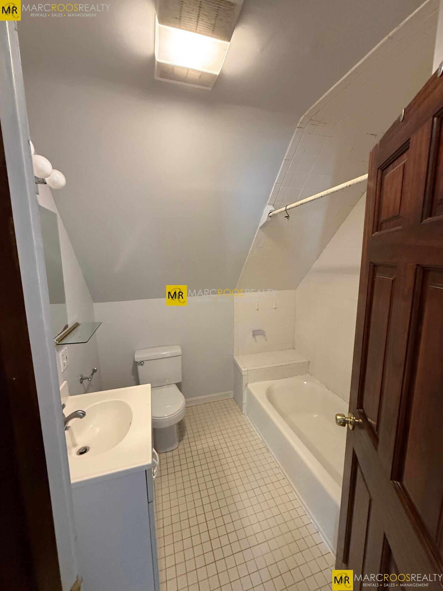 Building Photo - 68 Willow Ave