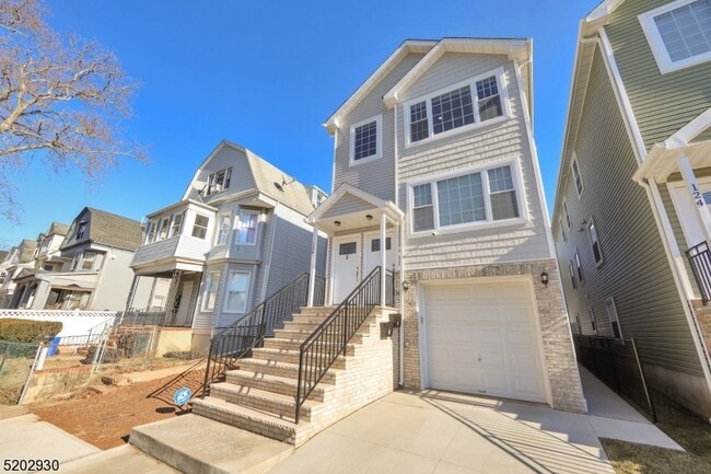 Building Photo - 126 N 15th St