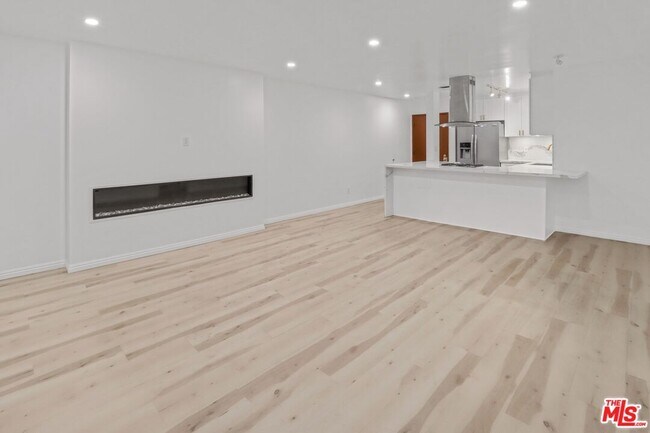 Building Photo - 1222 N Olive Dr