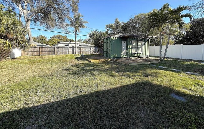 Building Photo - 105 N Aurora Ave