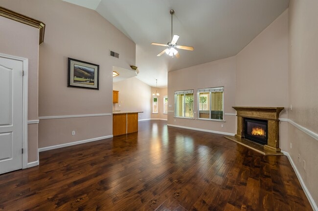 Building Photo - 5857 W Millbrae Ave