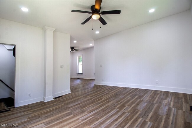 Building Photo - 8210 Maple Ave