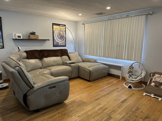 Building Photo - 3 Melo Rd