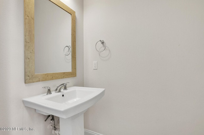 Building Photo - 158 Liberty Bell Rd