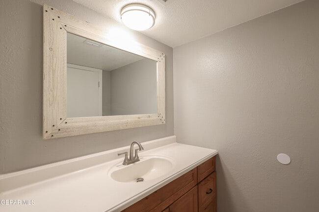 Building Photo - 11617 Soberana Ln