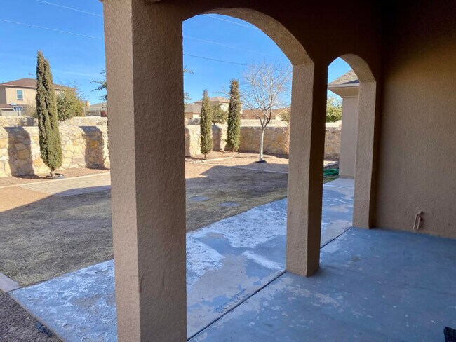 Building Photo - 7105 Falling Leaf Cir
