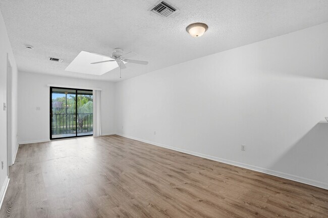 Building Photo - 5361 Treetops Dr