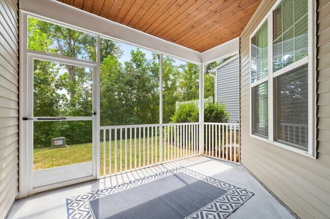 Building Photo - Serene Cul-de-Sac Retreat: 3BR Hillsboroug...