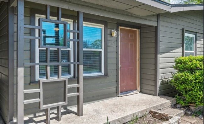 Building Photo - Updated 3 Bed / 1 Bath Home for Rent