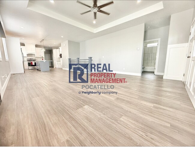 Building Photo - Beautiful Brand New 6 bedroom 3.5 bahtroom...