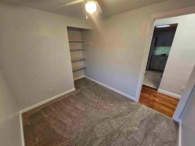 Building Photo - 1606 Greentree Rd