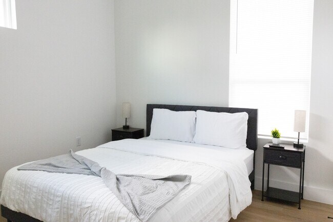 Building Photo - 7129 Sidney St