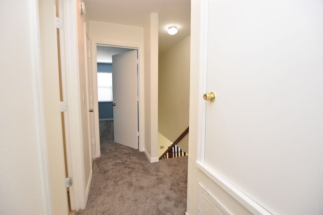 Building Photo - 3/2 Half Duplex in N. Lakeland!
