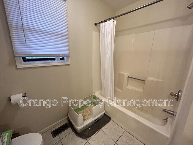 Building Photo - 204 Calhoun St