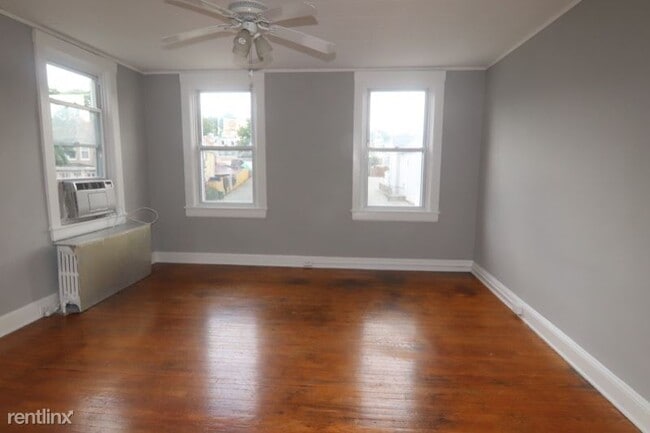 Building Photo - 1 br, 1 bath Apartment - 3970 Falls Road