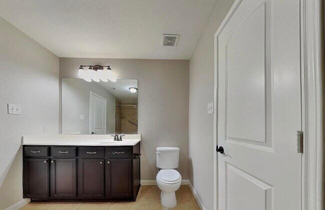 Building Photo - ADORABLE HOME