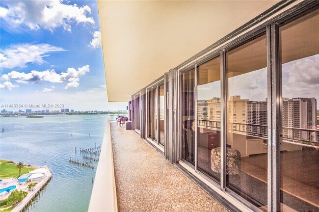 Building Photo - 11113 Biscayne Blvd