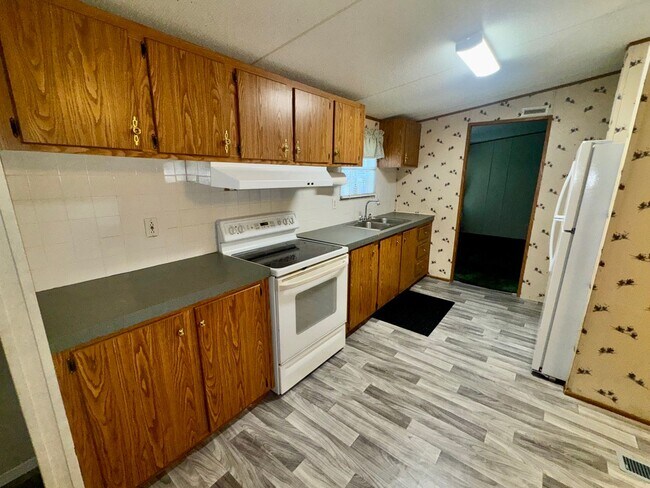 Building Photo - 641 Bayou Dr