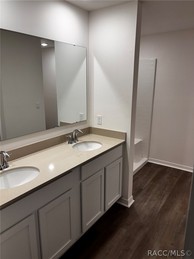 Building Photo - 2845 W Gardenia Dr