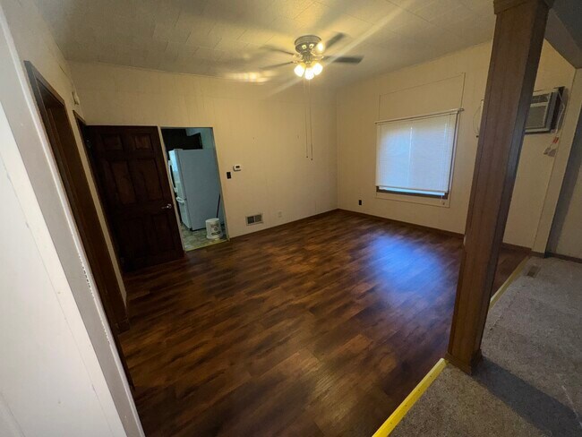 Building Photo - 420 W College St