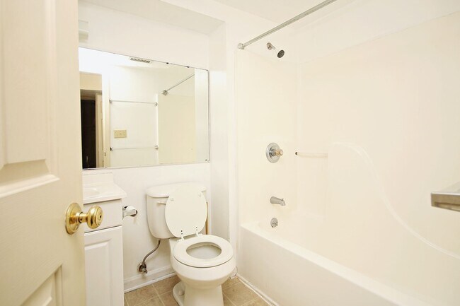 Building Photo - Basement Apartment Near UVA & Downtown