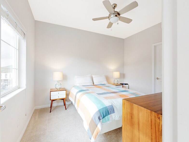 Building Photo - 955 Humbert Ave