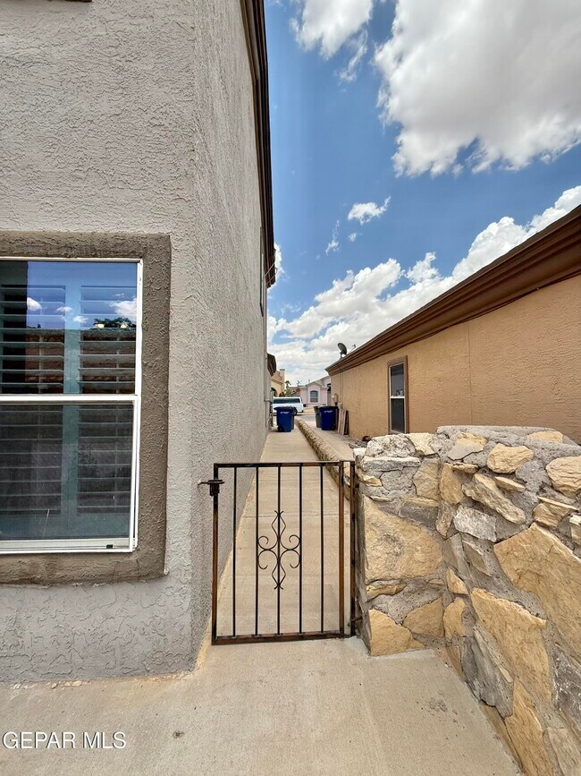 Building Photo - 3625 W Vitex Cir