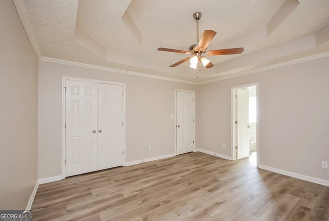 Building Photo - 237 Fox Run