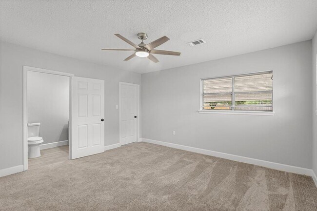 Building Photo - 5429 De Lange Ln