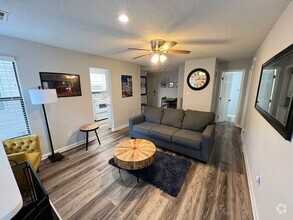 Building Photo - Beautifully Updated Condo Near SouthPoint!