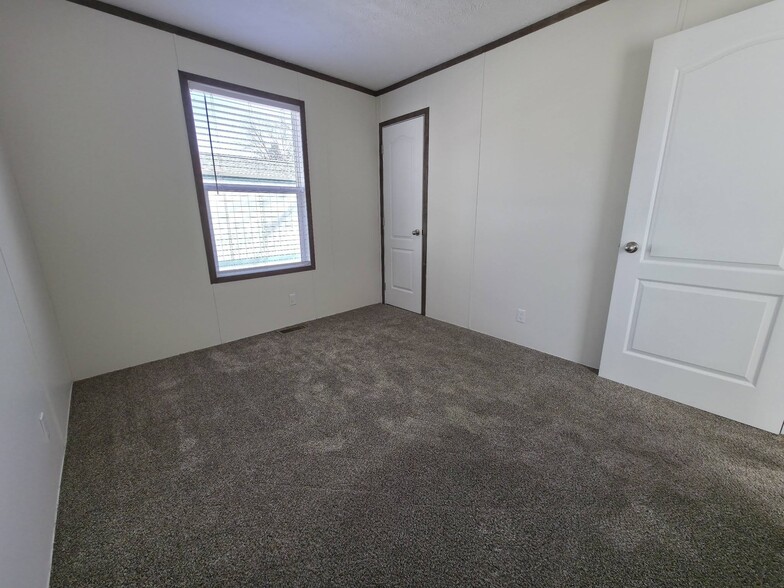 Building Photo - 1319 W Plum St