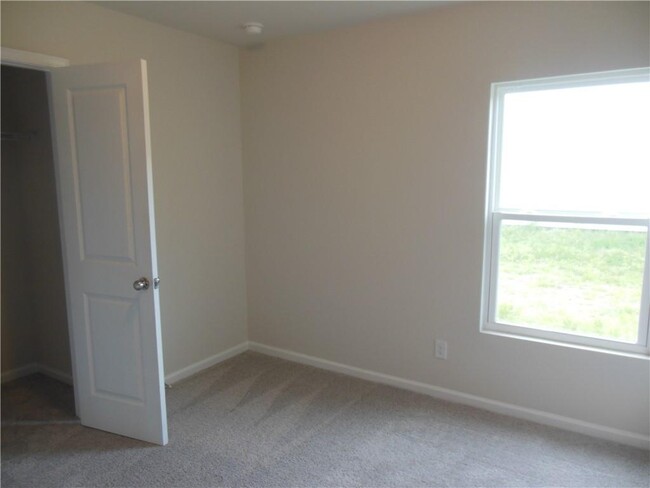 Building Photo - 208 Saddle Brooke Trace