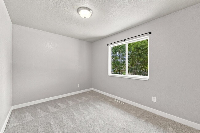 Building Photo - $2,095.95, 4 bed, 2 bath, located in Colorado Springs with a fenced-in backyard.