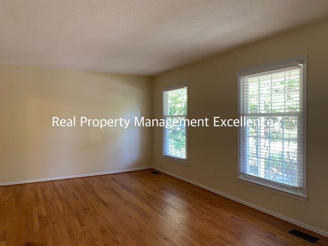 Building Photo - Renovated Raleigh Ranch, Convenient To 440...