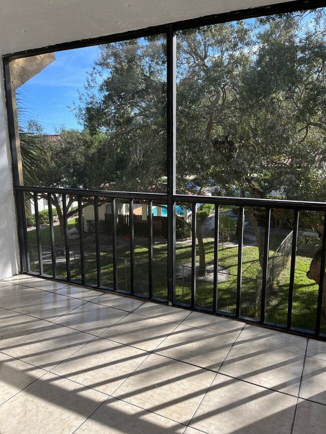 Building Photo - Beautiful 2 bedroom 2 bath Condo in Boca R...