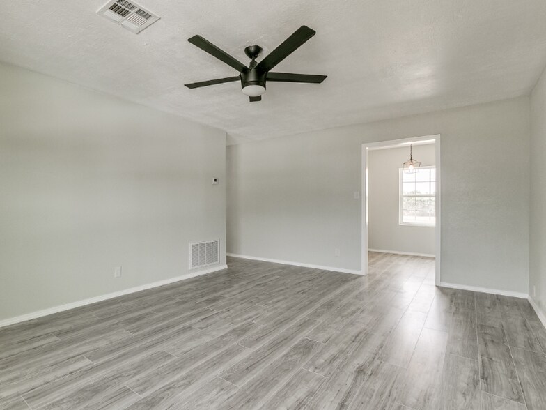 Building Photo - 8308 NE 33rd St