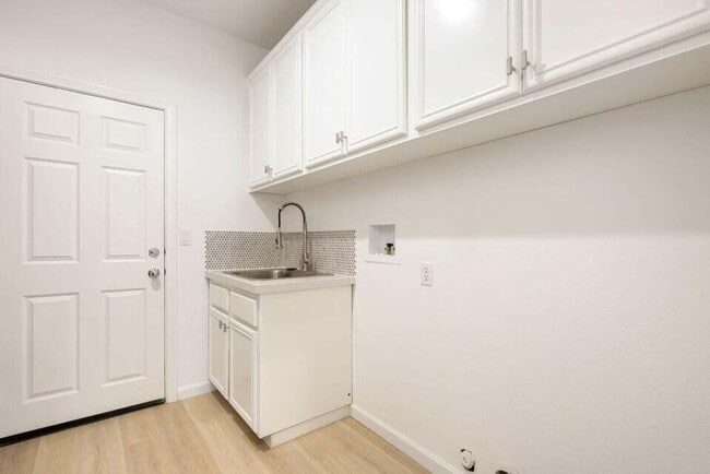 Building Photo - 836 Mira Grande