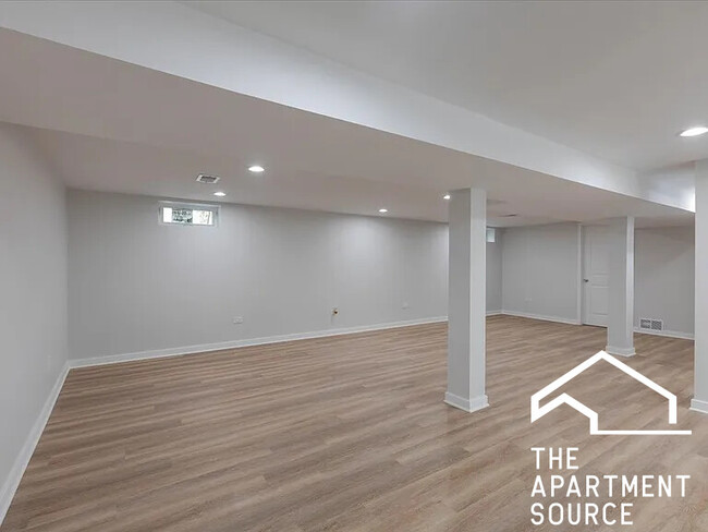 Building Photo - 4538 Dempster St
