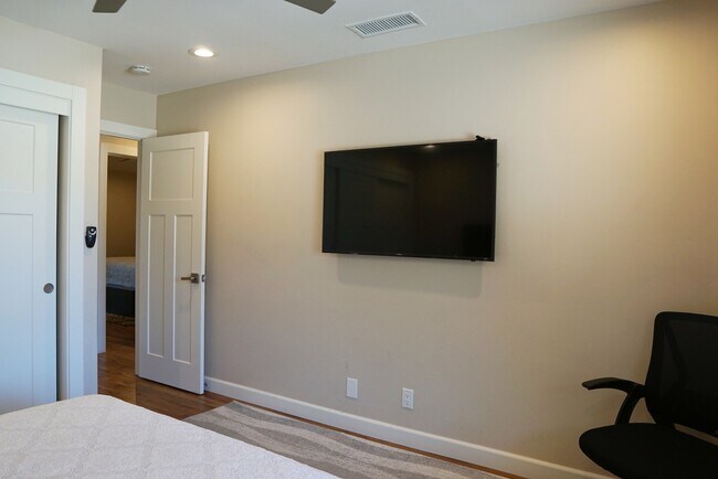 Building Photo - 45945 Verba Santa Dr
